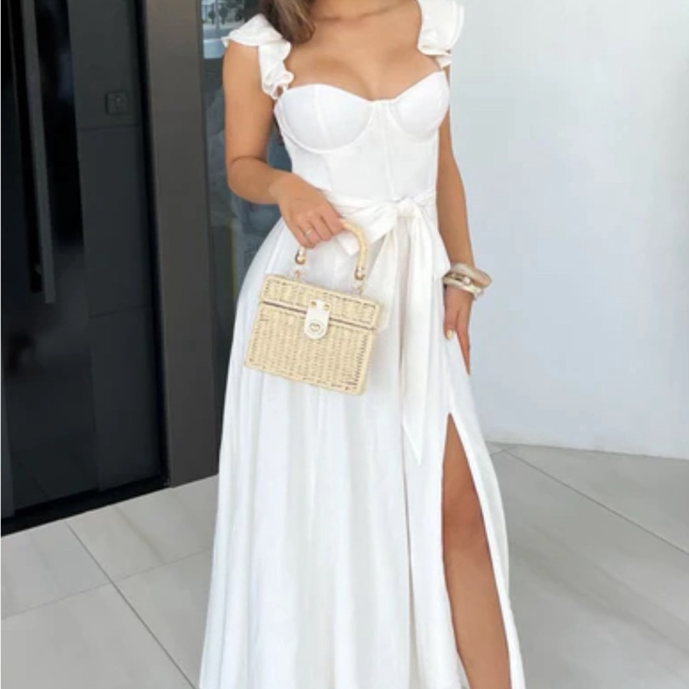 Elegant White Maxi Dress